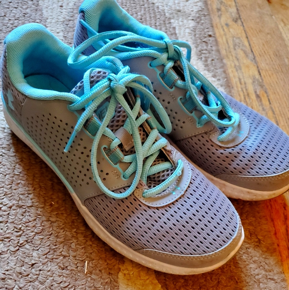 Athletic shoes
